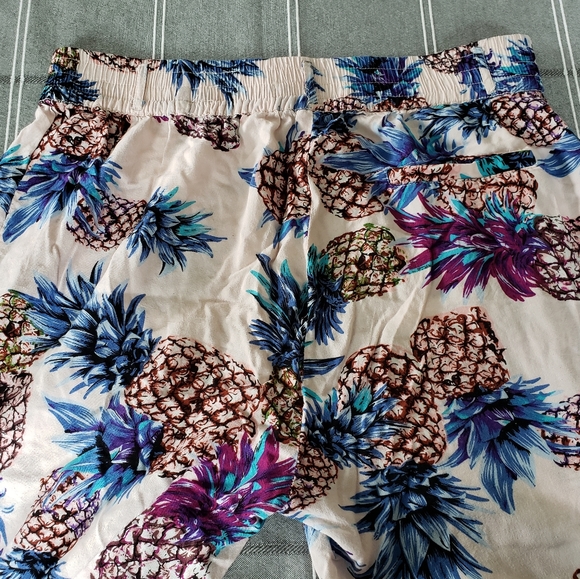 Simons Twik pineapple pants - Picture 5 of 5